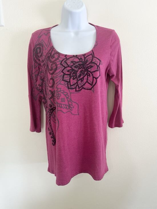 Free Society Tops - Free Society Magenta Pink Floral Graphic Tunic Top Size Medium Made in USA